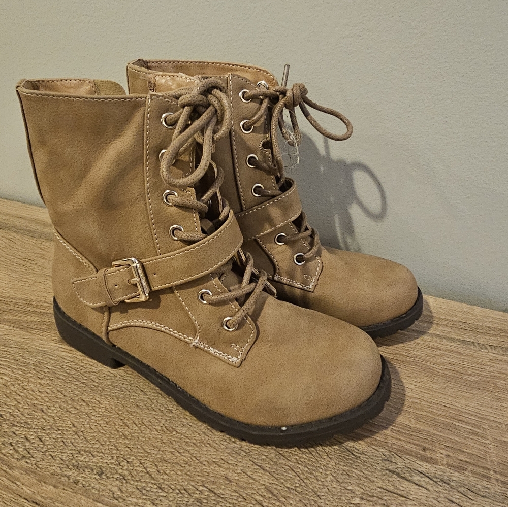 Childen's Place Size 2 New Girls Tan Boots -NWOT